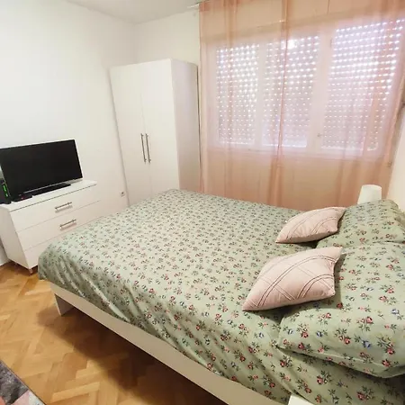 Lenka -split ,great Location *