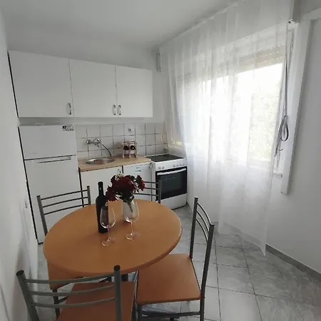 Lenka -split ,great Location Apartmán *